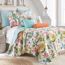 Load image into Gallery viewer, Malana Reversible Quilt Set
