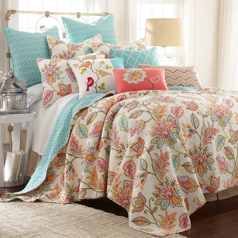 The Sophia Reversible Quilt Set