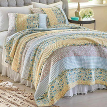 Load image into Gallery viewer, Ditsy Ruffle Quilt Set, Full/Queen
